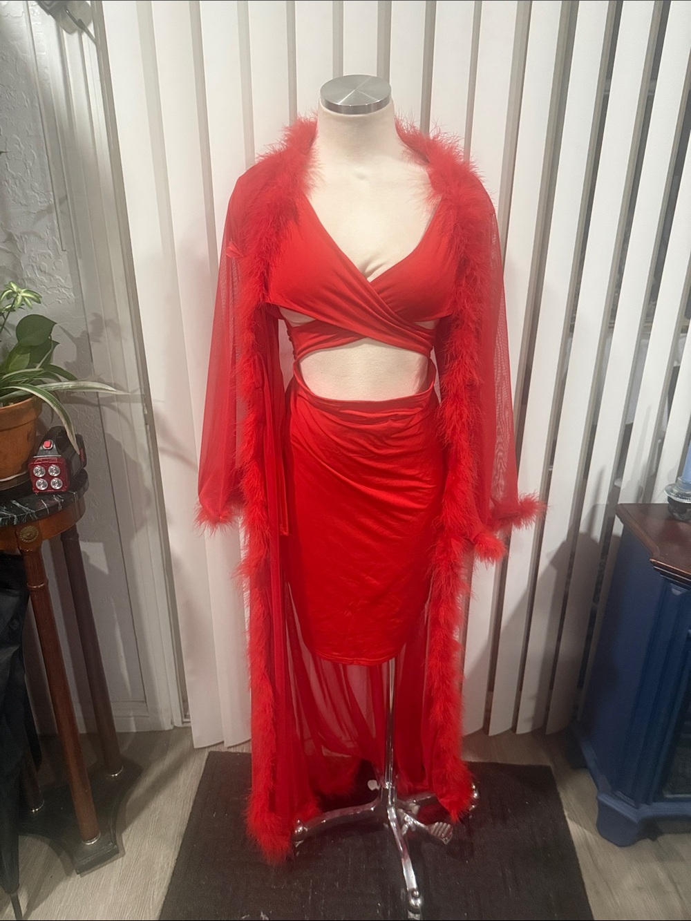 Red Feather Trim Two-Piece Set - Bold Glam It’s a moment !